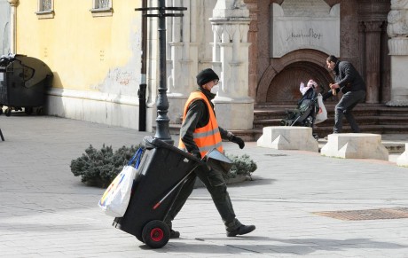 Bezár az iparcikk piac szerdától, az élelmiszerpiac viszont nyitva tart